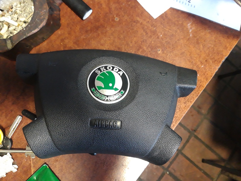 ŠKODA FABIA MK1 AIR BAG VOLANA  6Y0880201C